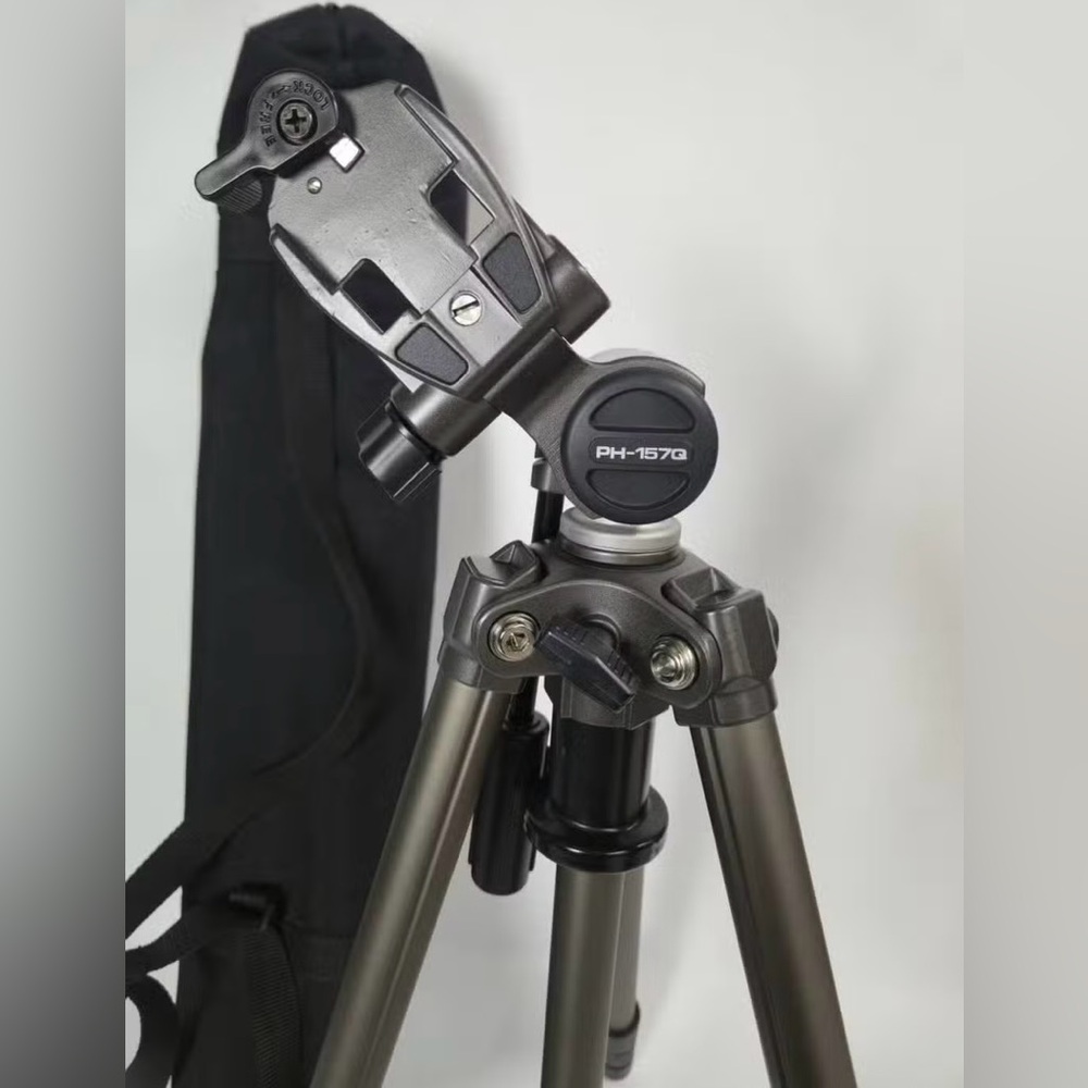 Velbon Sherpa 200R Tripod with PH-157Q Pan Tilt Head carrying bag.